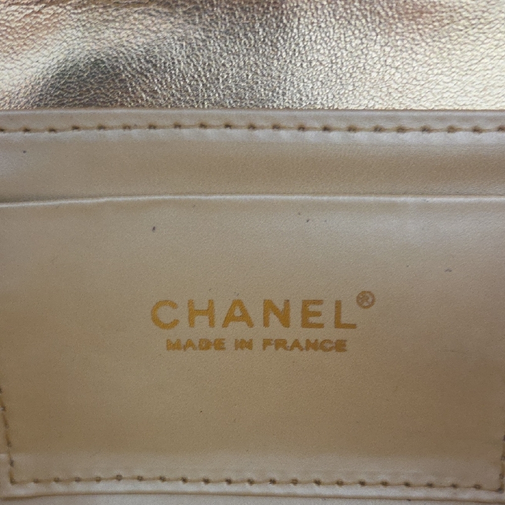 CHANEL Metallic Gold Bow Clutch - Picture 3 of 4
